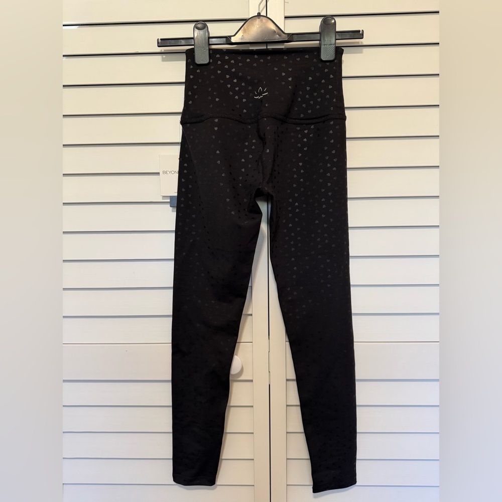 Beyond Yoga, Heart Print Leggings, Black, XS, NWT - Picture 4 of 4